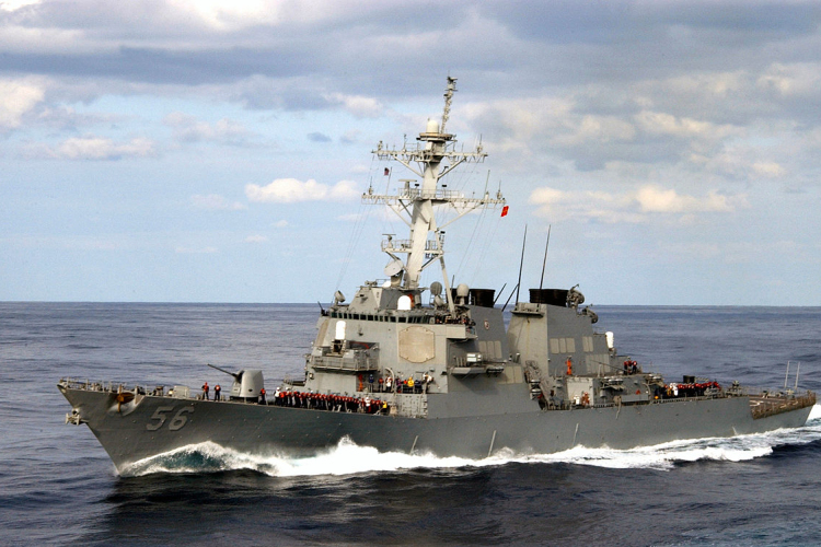 Kereskedelmi hajóval ütközött egy amerikai hadihajó Szingapúr partjainak közelében