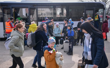 Mintegy tízezren érkeztek vasárnap Ukrajnából