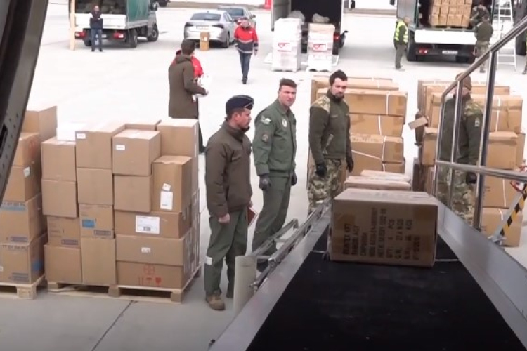 Szijjártó Péter: tíz tonnányi segélyszállítmány érkezett Magyarországról Törökországba