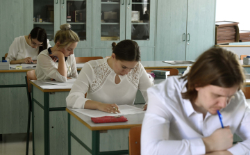 Barátságkutatás, József Attila és Szabó Lőrinc művei a középszintű feladatok között