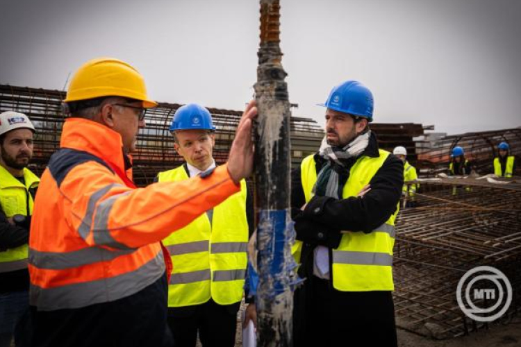 Magyar Levente: a tervezett ütemben épül Magyarország tengeri kikötője Triesztben