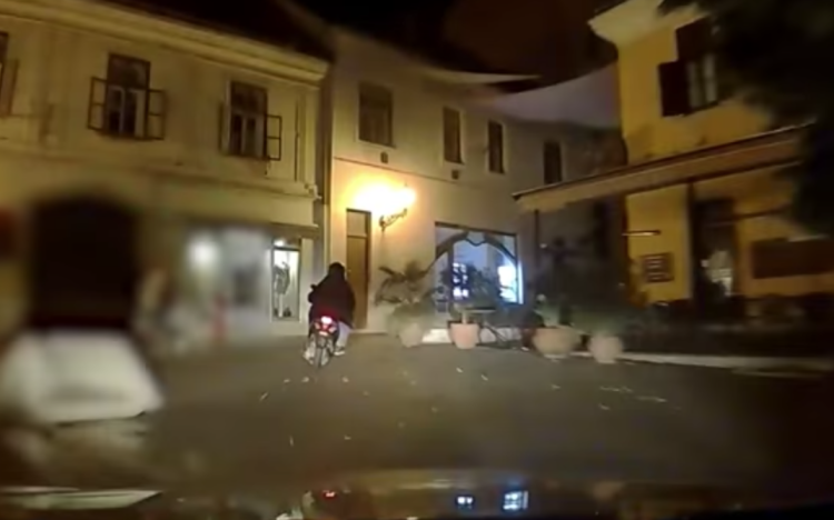 Motorral próbált meg elmenekülni a rendőrök elől Pécs belvárosában - Videóval