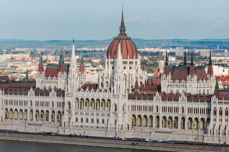 Nyolcszáz hátrányos helyzetű gyereket láttak vendégül a Parlamentben